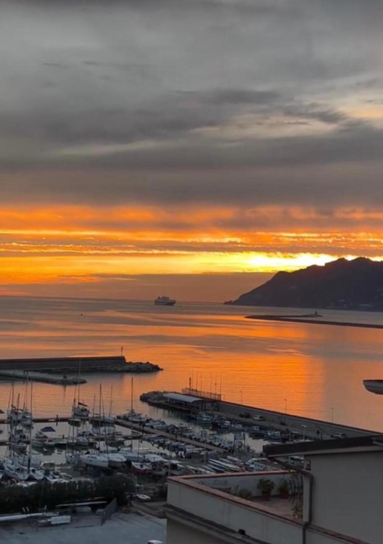 Mareluna Penthouse - Luxury Suites Salerno Luaran gambar